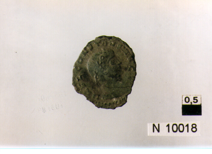 R/ testa radiata a destra; V/ non id (moneta, antoniniano) (sec. III d.C)