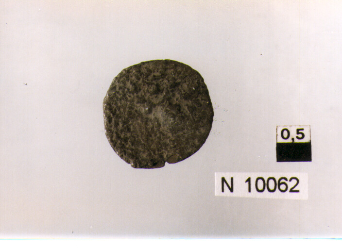 R/ testa radiata di Claudio II(?) a destra; V/ Fortuna a sinistra con Angora su globo e cornucopia (moneta, antoniniano) (sec. III d.C)