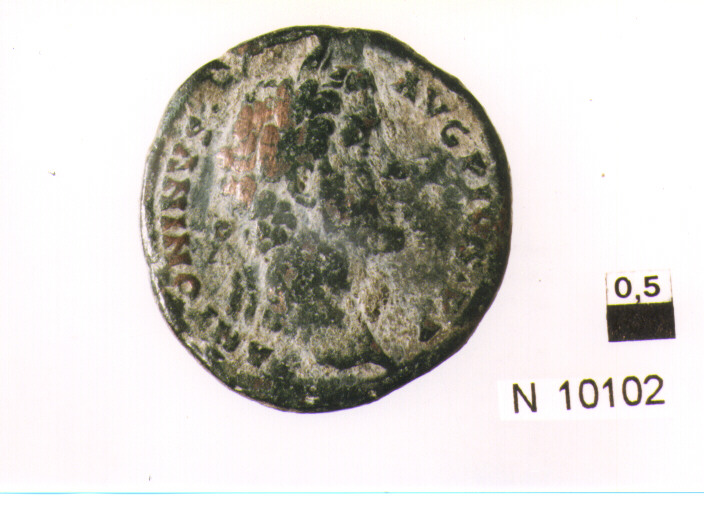 R/ busto di imperatore diademato a destra; V/ illeggibile (moneta, asse) (sec. IV d.C)