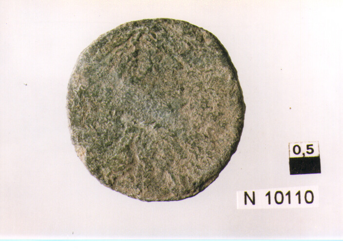 R/ scudetto accantonato da rosoni e fiamme; V/ cornucopie ricolma di frutta e spighe (moneta, tre cavalli) (sec. XVII d.C)