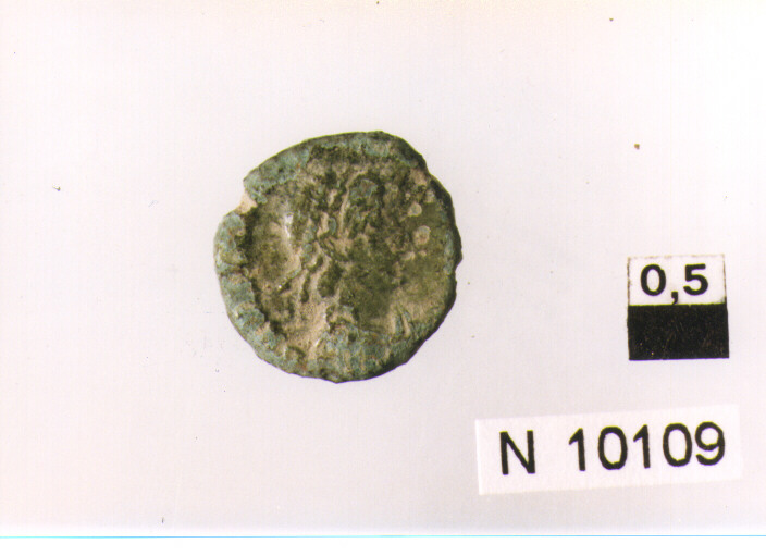 R/ testa radiata a destra; V/ cavallo gradiente a destra (moneta, cavallo) (sec. XV d.C)