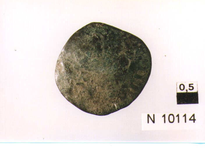 R/ pileo tra due lettere; V/ non leggibile (moneta, quadrante) (sec. I d.C)