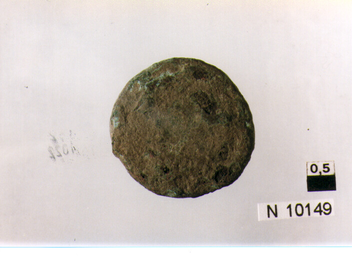 R/ lettere nel campo; V/ altare con ghirlanda (moneta, quadrante) (sec. I a.C)