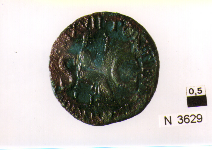 R/ testa nuda di Tiberio a destra; V/ figura femminile drappeggiata sedutaa destra con patera e scettro (moneta, asse) (sec. I d.C)