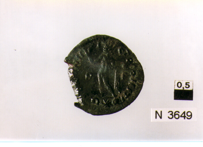 R/ busto coronato e diademato di Costantino a destra; V/ Sole radiato stante a sinistra con globo (moneta, follis) (sec. IV d.C)