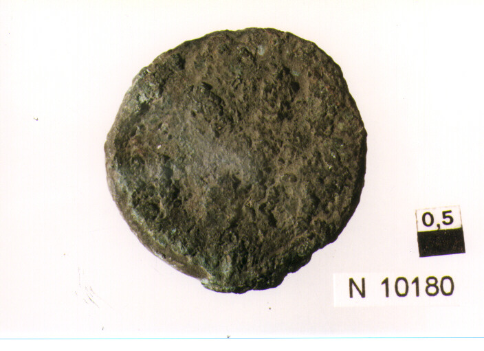 R/ testa a destra; V/ lettere nel campo (moneta, asse) (sec. I a.C)