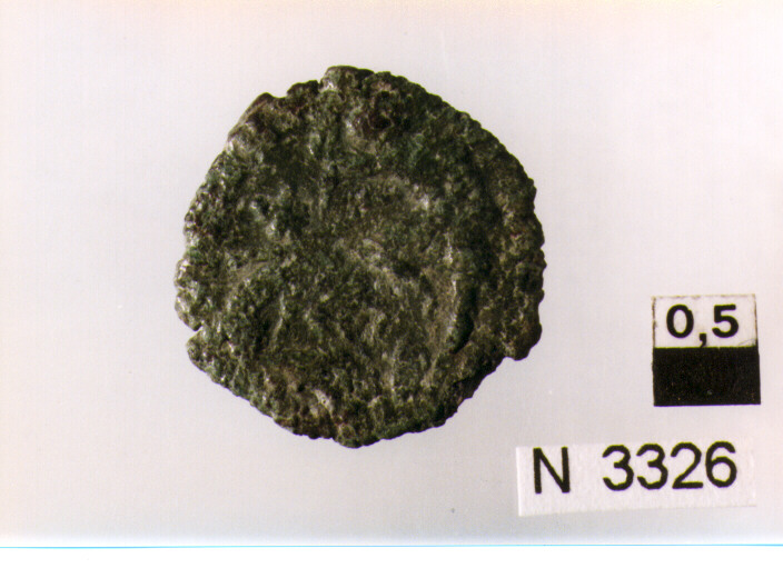 R/ busto drappeggaito e diademato di imperatore a destra; V/ imperatore in abiti militari colpisce cavaliere caduto (moneta, follis) (sec. IV a.C)