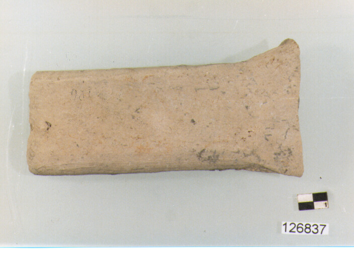 ansa a nastro (secc. VI/ XIV d.C)