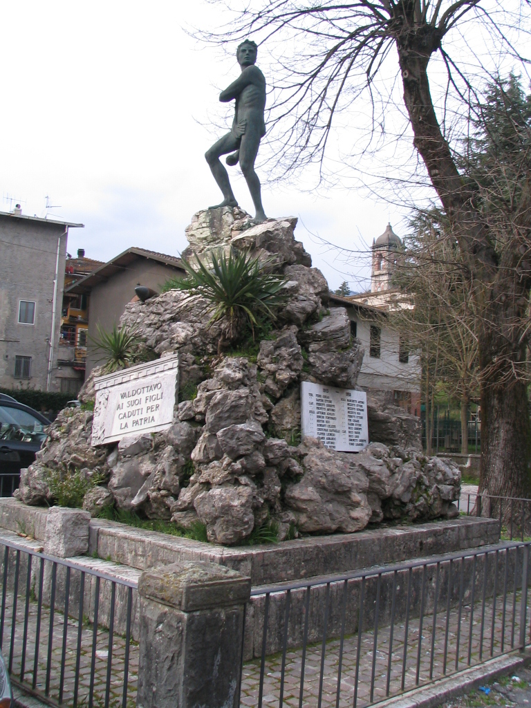 monumento ai caduti - a cippo, opera isolata - ambito toscano (seconda metà sec. XX)