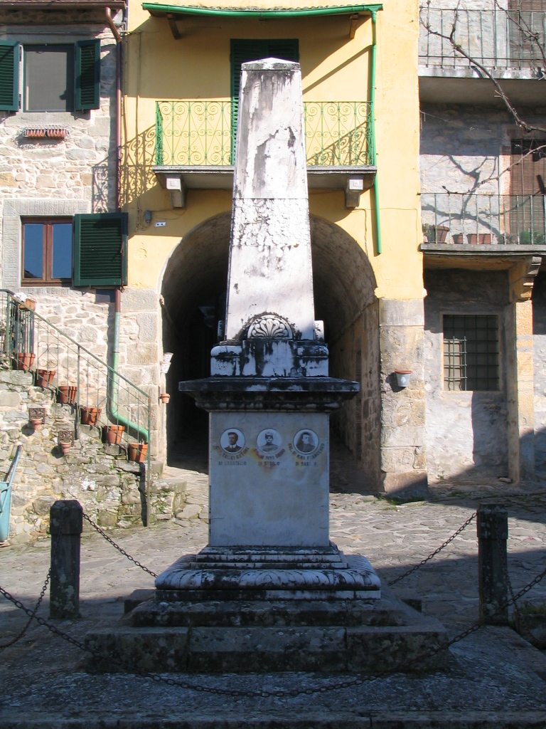 monumento ai caduti - ad obelisco - ambito toscano (prima metà sec. XX)