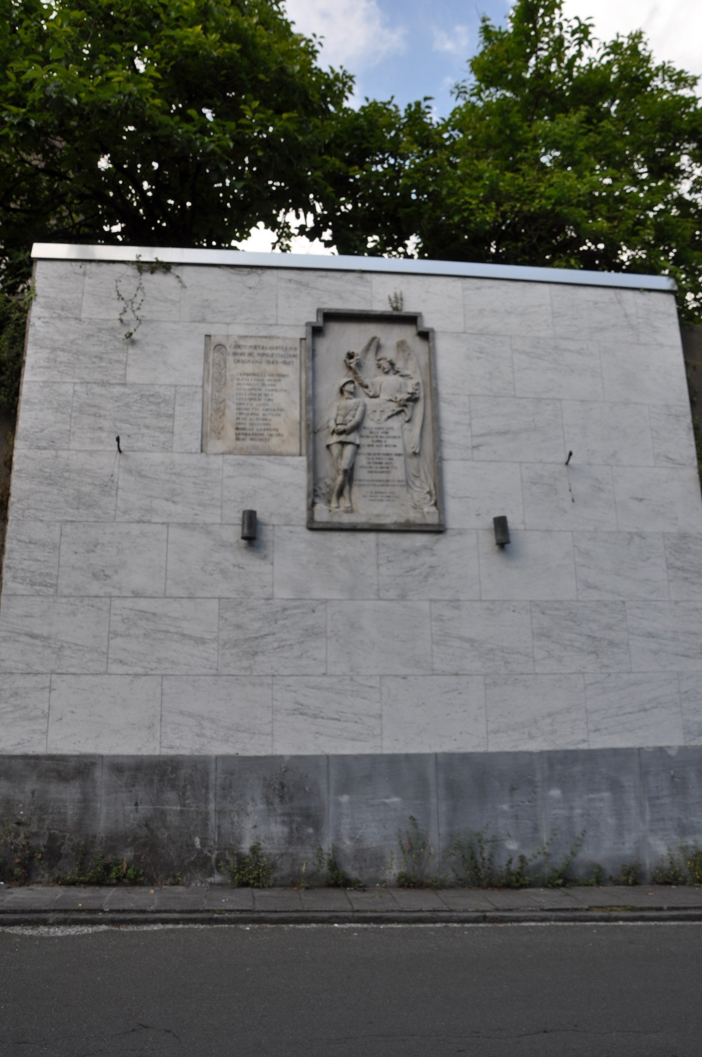 monumento ai caduti - a lapide - ambito carrarese (primo quarto sec. XX)