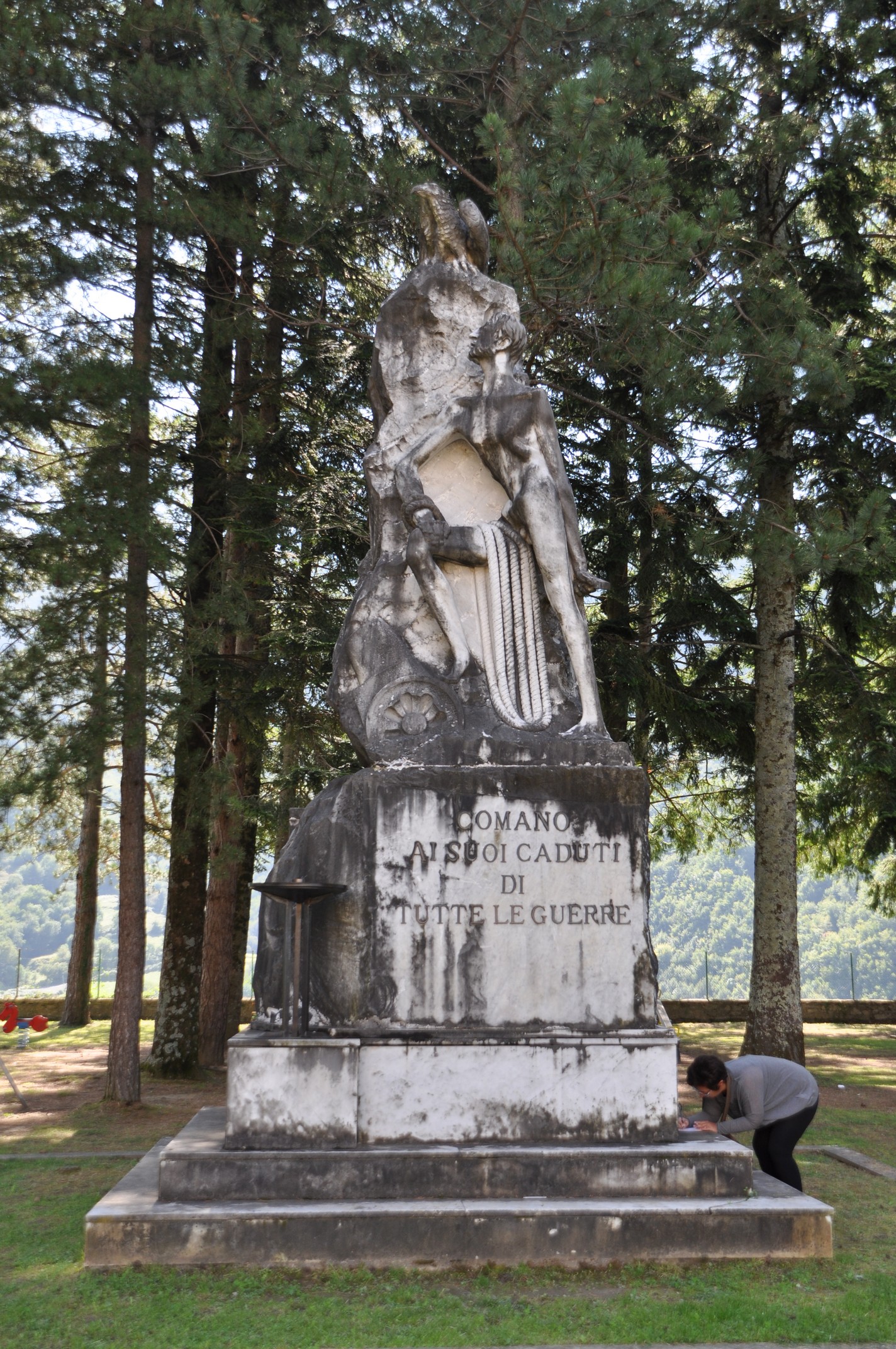 monumento ai caduti di Ricci Ermenegildo (seconda metà sec. XX)