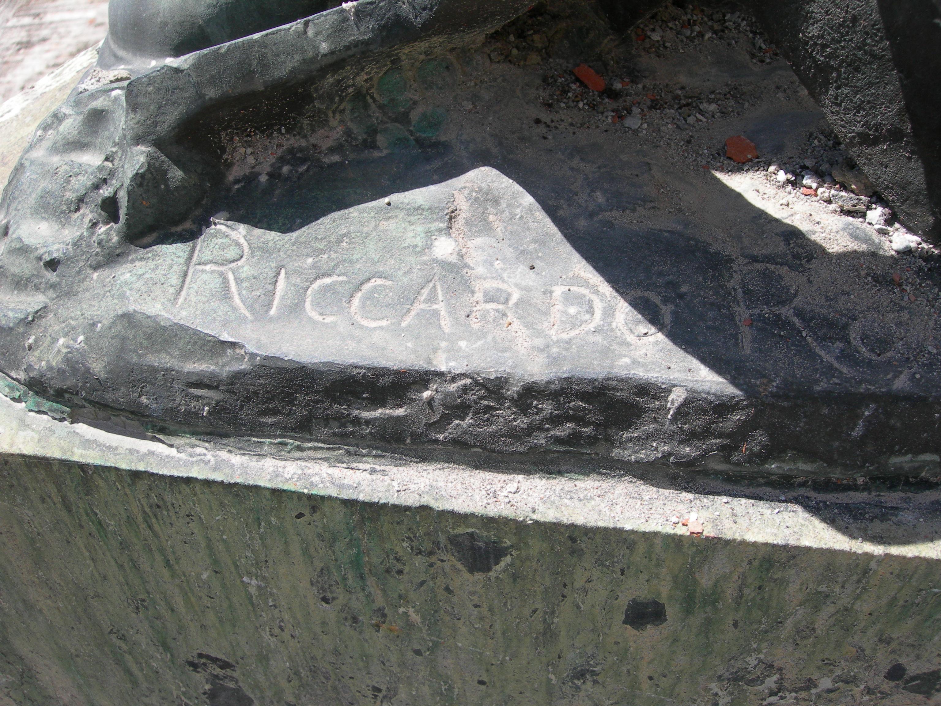 monumento ai caduti di Rossi Riccardo (metà sec. XX)