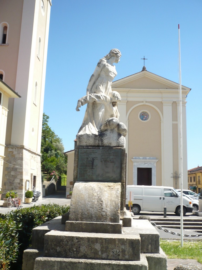 monumento ai caduti - a montagna figurata di Palmerini Cornelio (primo quarto sec. XX)
