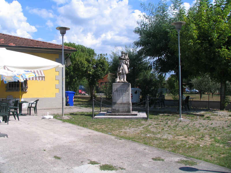 Figura di soldato che porta la bandiera (monumento ai caduti) - ambito toscano (prima metà sec. XX)