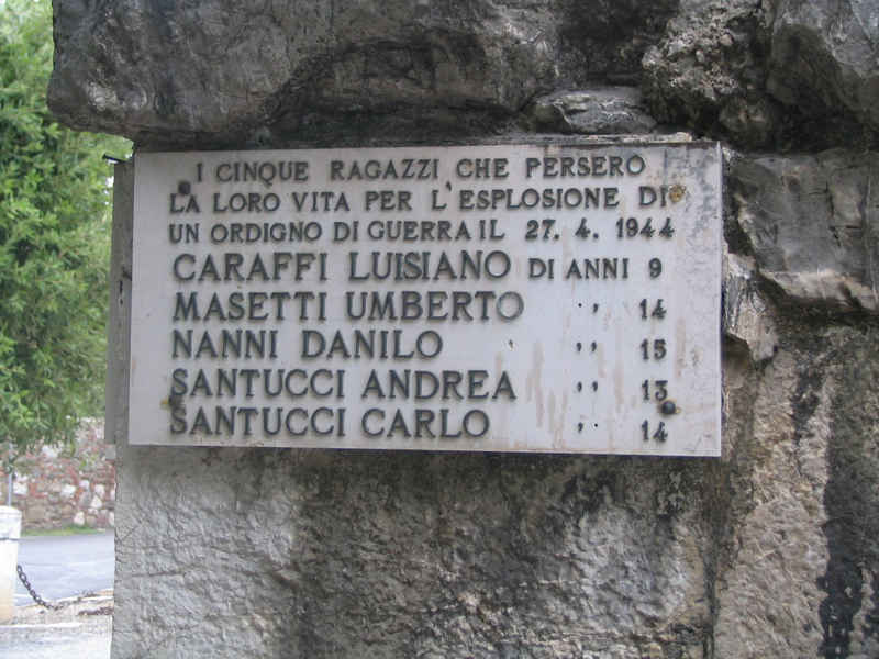 Morte del soldato (monumento ai caduti - a cippo) - ambito toscano (sec. XX)