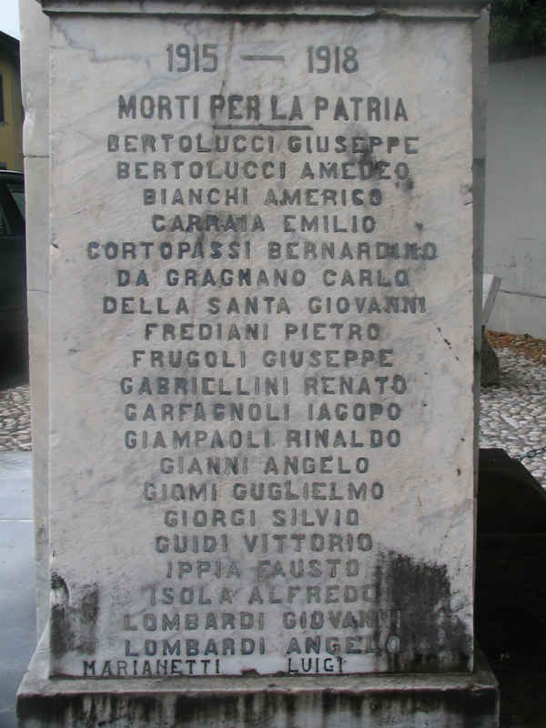 Allegoria della Patria che protegge un fanciullo (monumento ai caduti - ad ara) di Franceschi Aurelio (sec. XX)