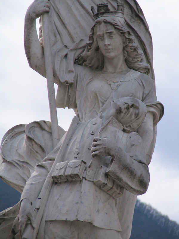 allegoria del sacrificio del soldato per la Patria (monumento ai caduti - ad ara) di Passaglia Augusto, Frati Socrate (sec. XX)