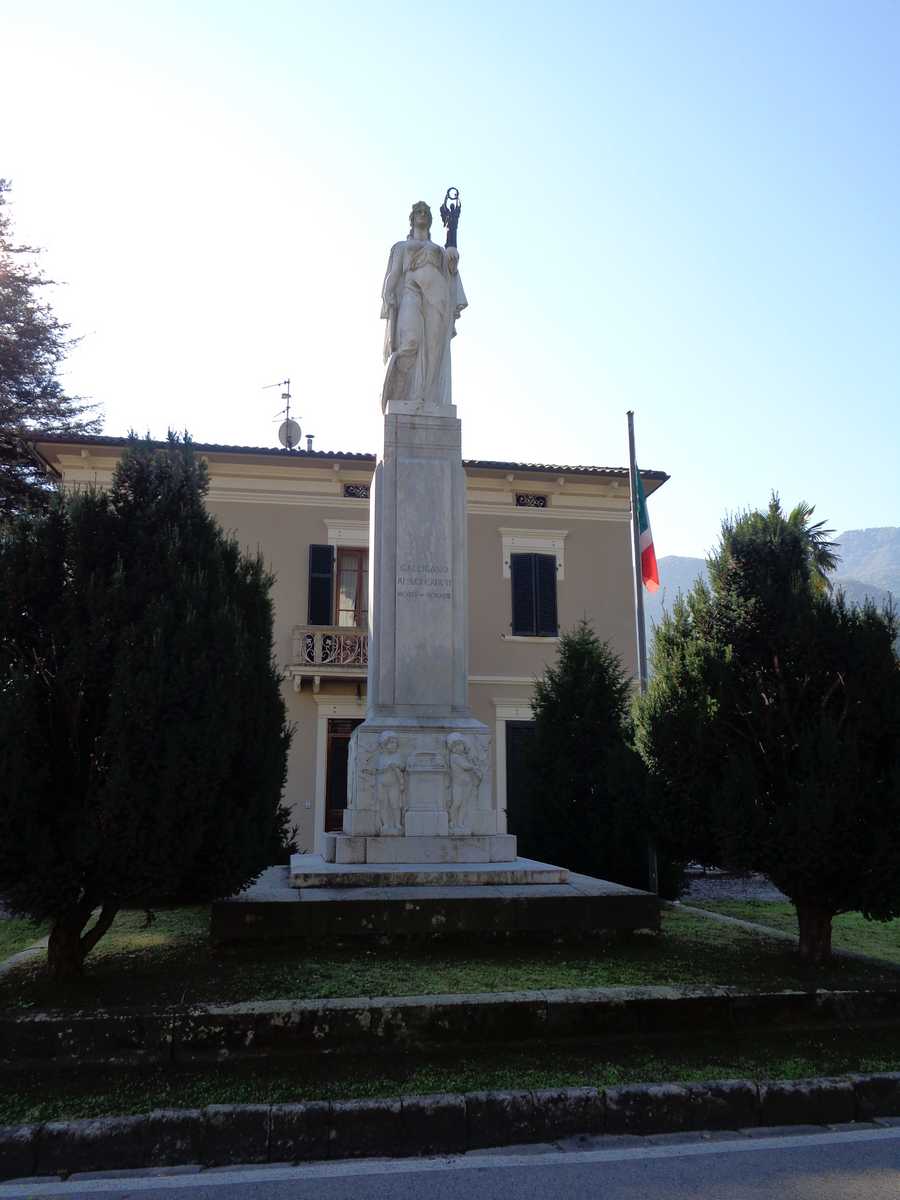 Allegoria della Patria (monumento ai caduti) di Petroni Francesco (Sec. XX)