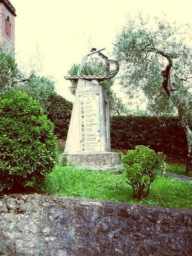 San Francesco d'Assisi, combattere per la Patria (monumento ai caduti) di Guberti Baldo (seconda metà Sec. XX)