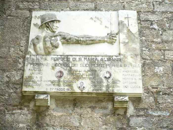 Allegoria del soldato come eroe antico (monumento ai caduti - a lapide) di Palmerini Cornelio (Sec. XX)