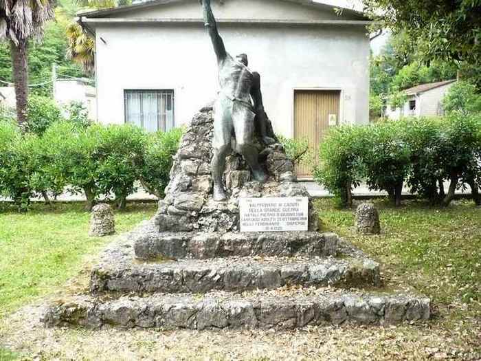 morte del soldato (monumento ai caduti - a cippo) - ambito toscano (Sec. XX)