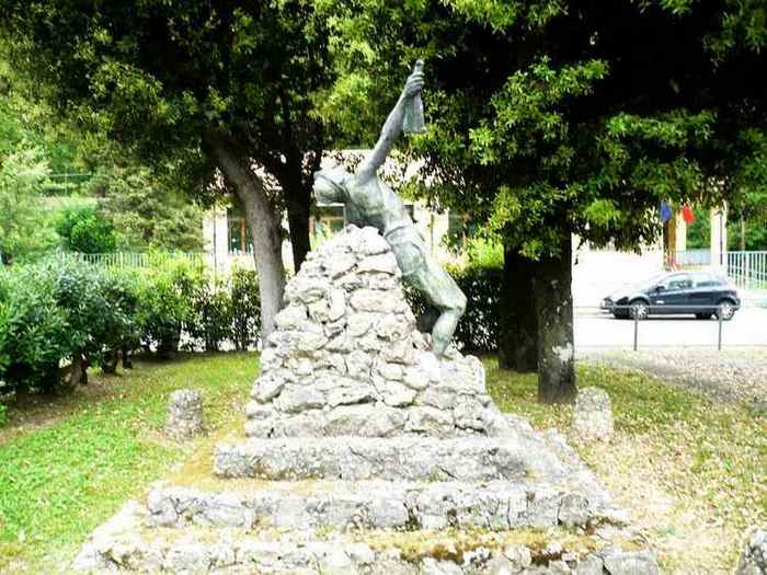 morte del soldato (monumento ai caduti - a cippo) - ambito toscano (Sec. XX)