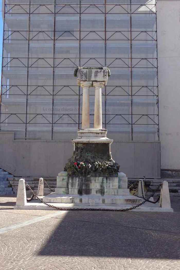 La Battaglia di Legnano (monumento ai caduti - ad ara) di Angeloni Alfredo (e aiuti), Bianchi Pietro (Sec. XX)