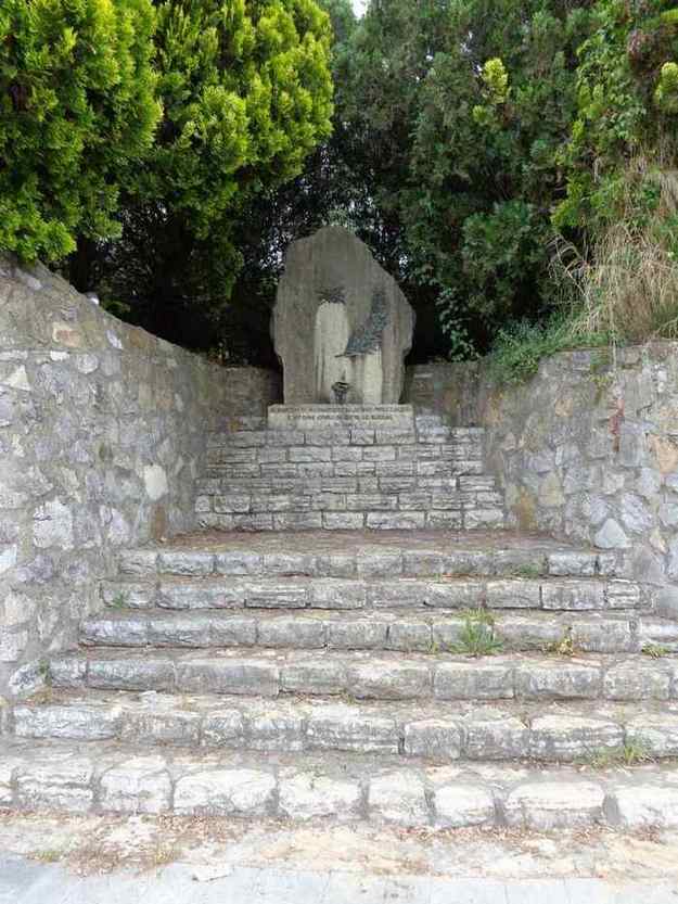 monumento ai caduti - a cippo - ambito toscano (secondo quarto Sec. XX)