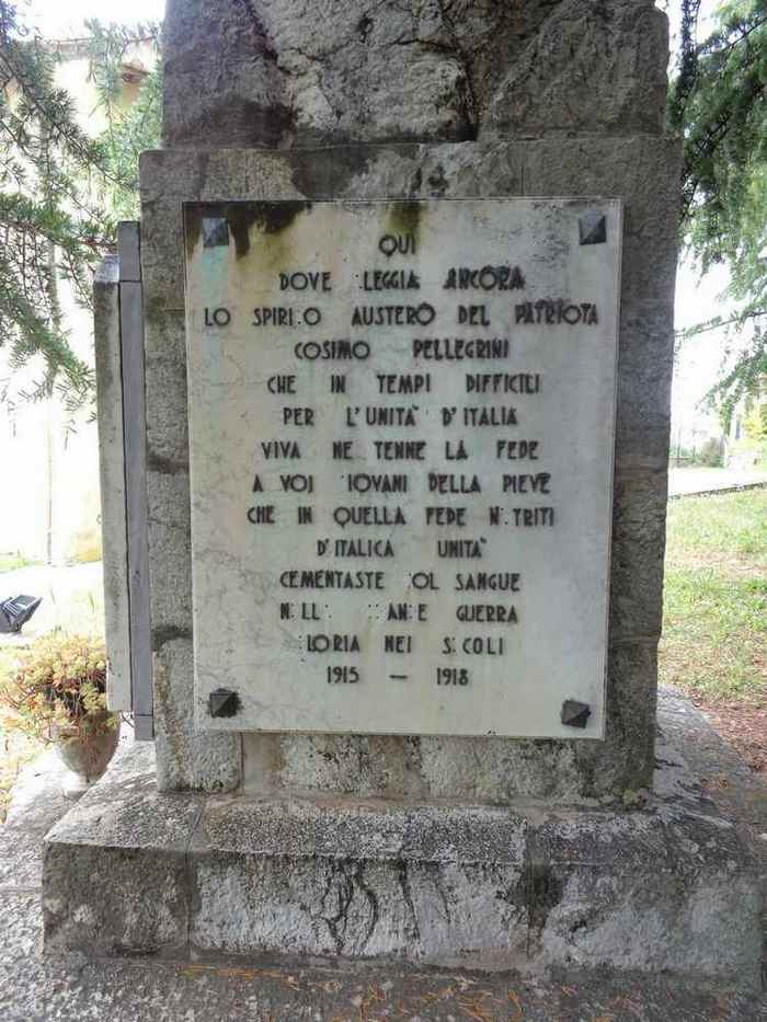 Allegoria della Vittoria come aquila, morte del soldato in combattimento (monumento ai caduti - a cippo) - ambito toscano (seconda metà Sec. XX)