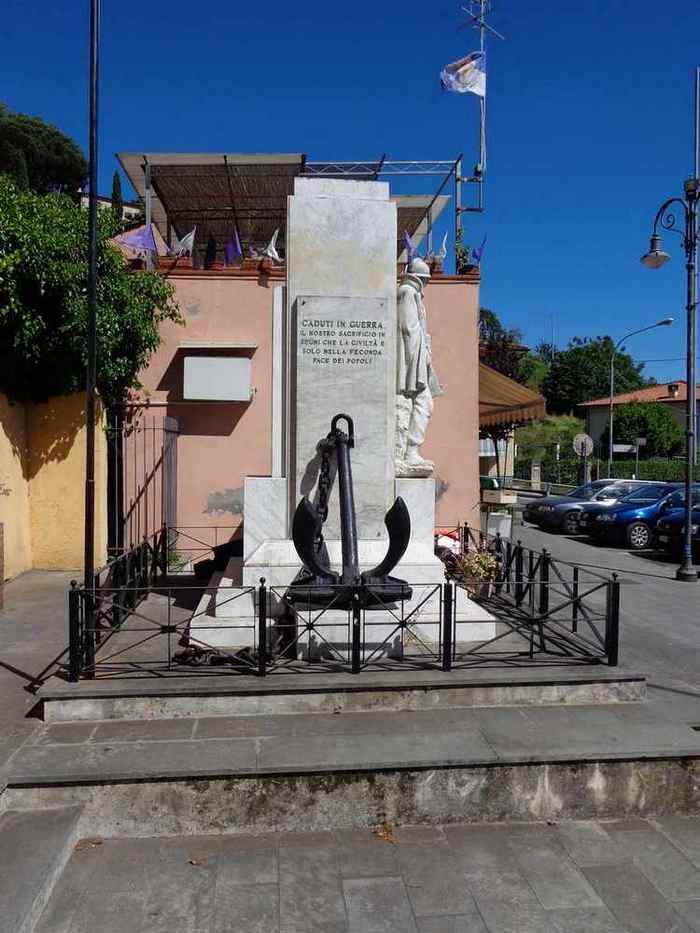 Figura di soldato: fante (monumento ai caduti) di Jacopi Abele (Sec. XX)
