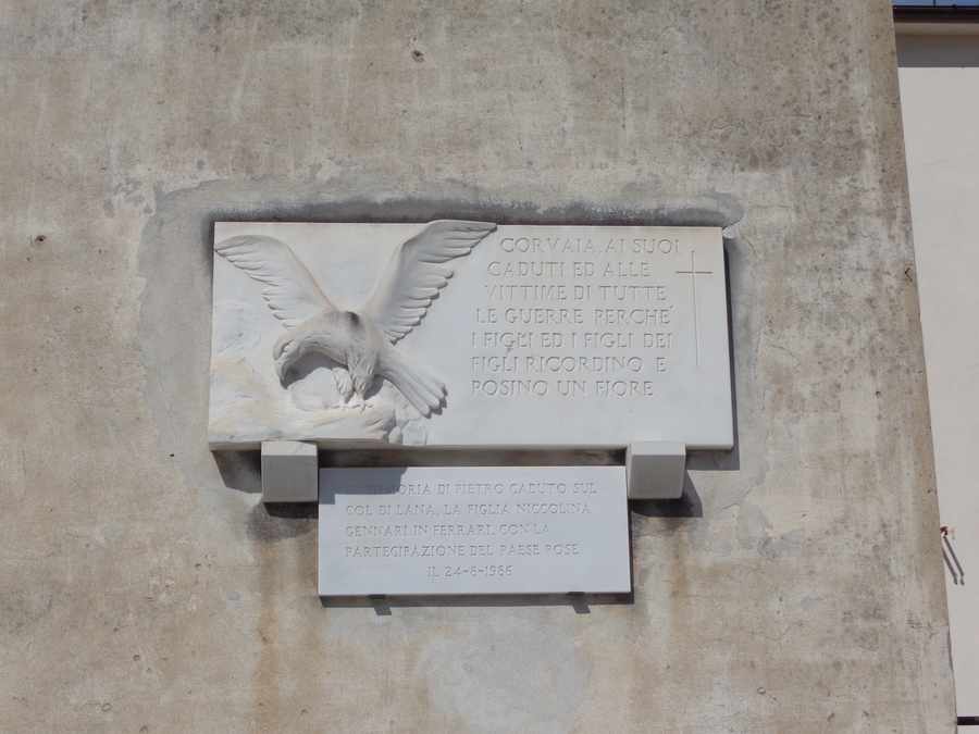 allegoria della Vittoria come aquila (monumento ai caduti - a lapide) - ambito toscano (metà Sec. XX)