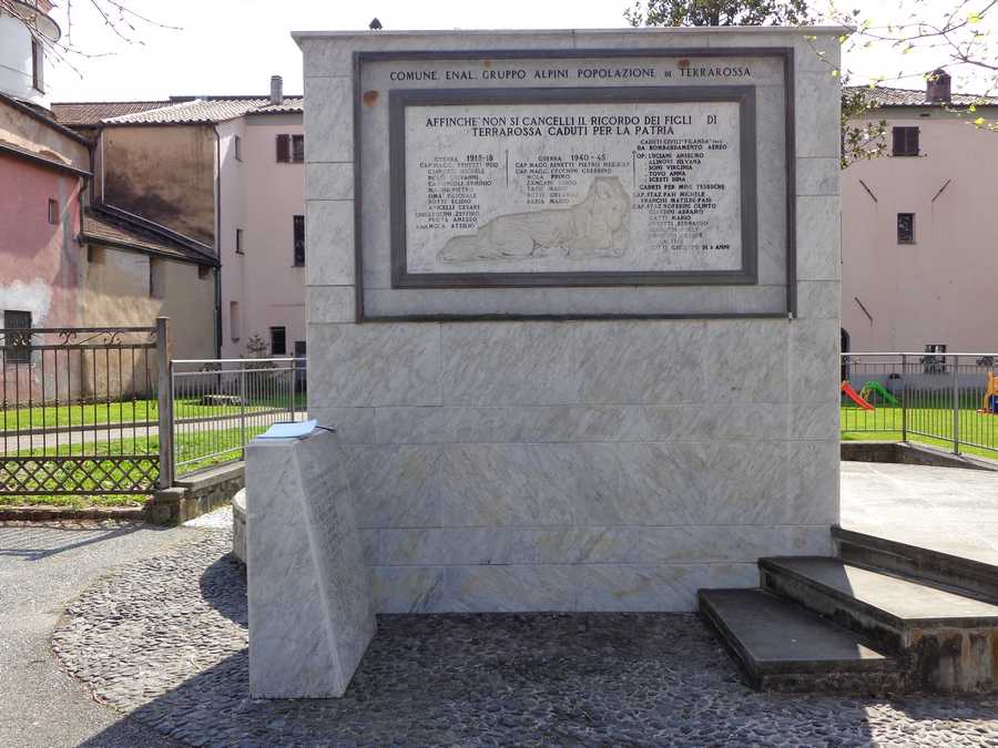 il compianto (monumento ai caduti - a lapide) - ambito toscano (seconda metà Sec. XX)