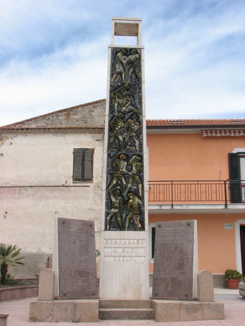 Episodi di battaglia e del lavoro (monumento ai caduti - a stele)