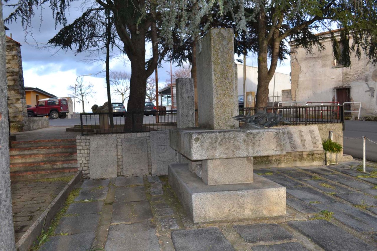 Lapide commemorativa ai caduti, serie