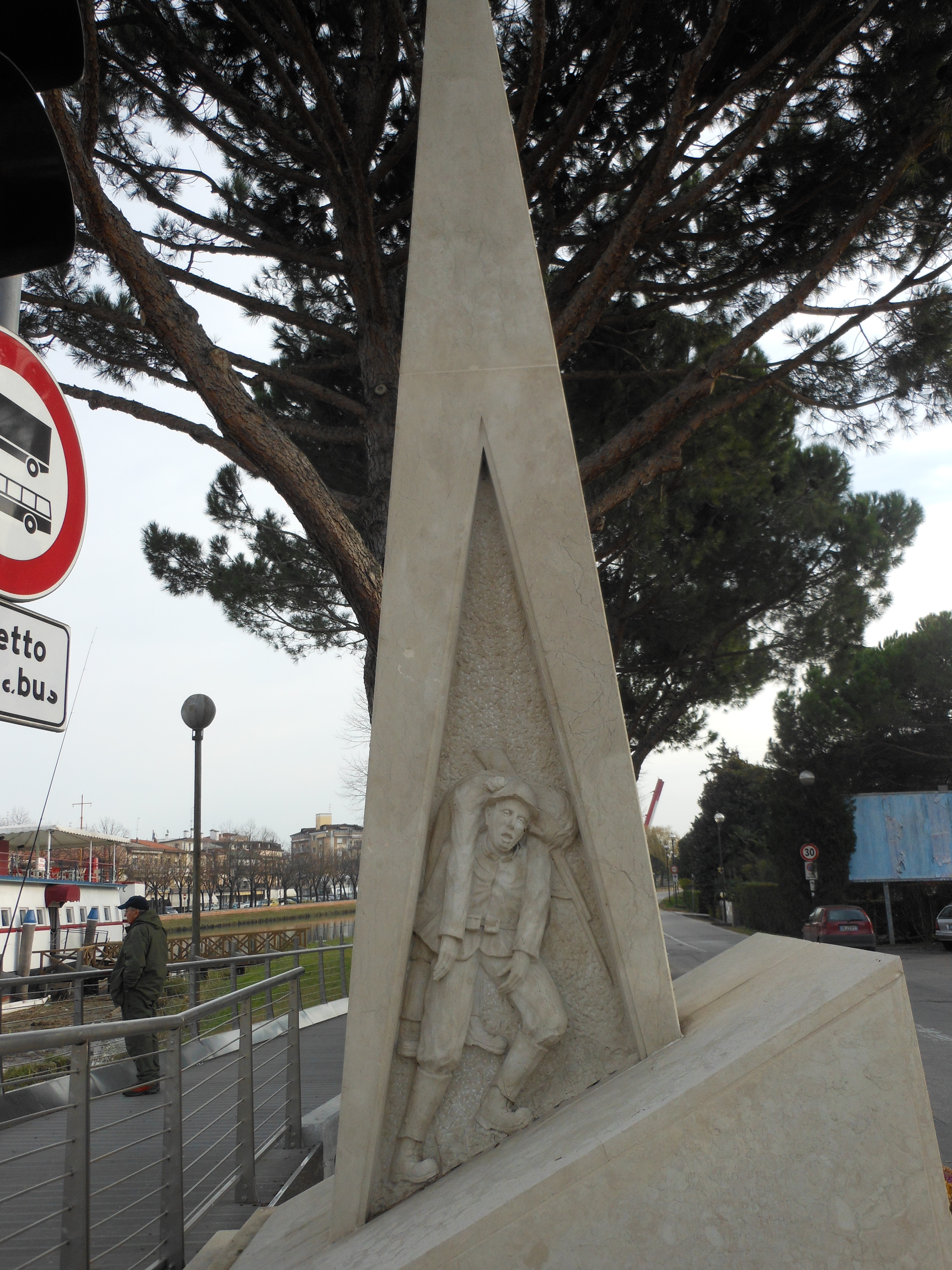 morte del soldato (monumento ai caduti - ad obelisco) - ambito veneto (terzo quarto sec. XX)