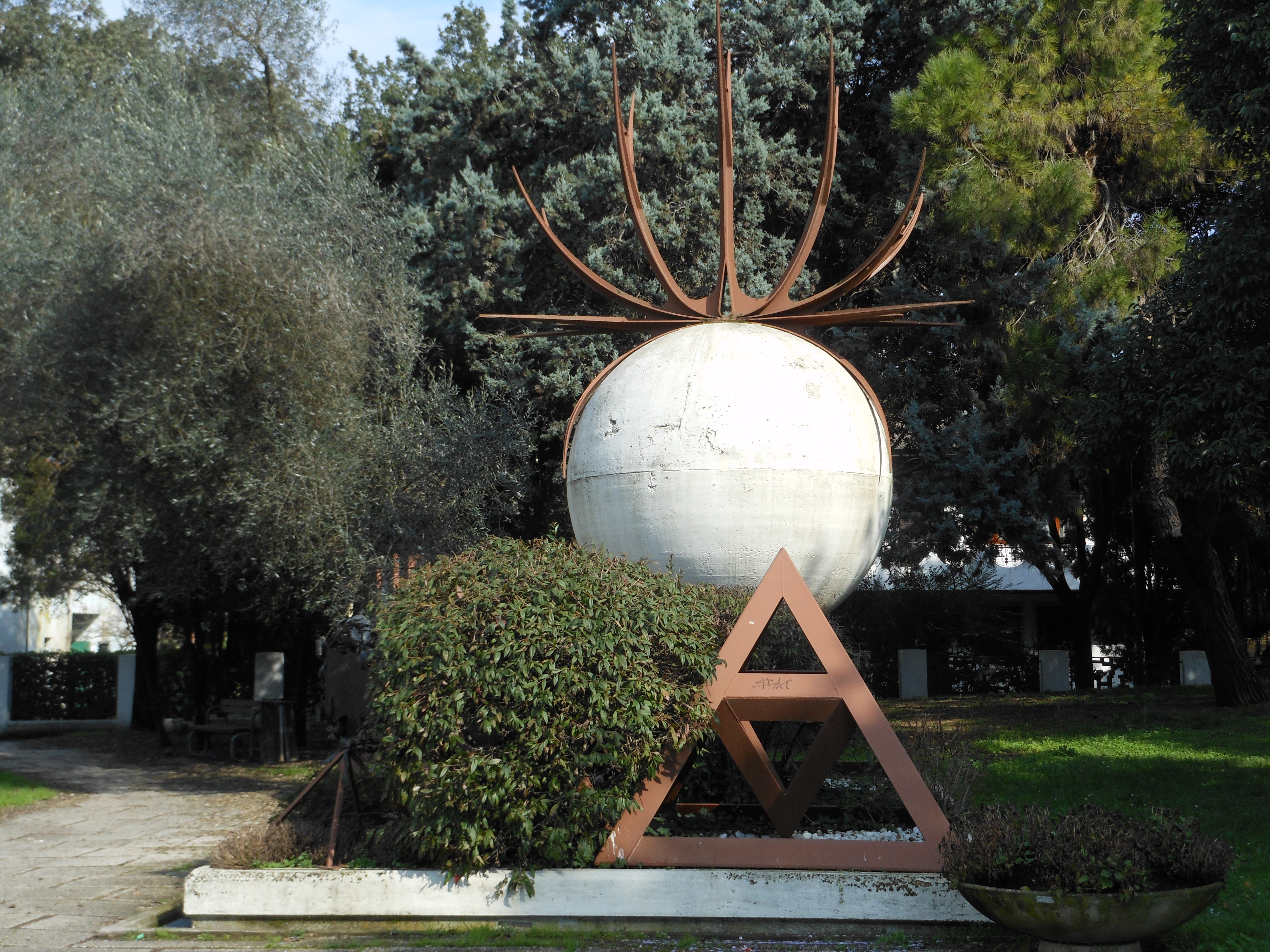 allegoria del sacrificio del soldato per la Patria (monumento ai caduti - ad ara) - ambito veneto (ultimo quarto sec. XX)