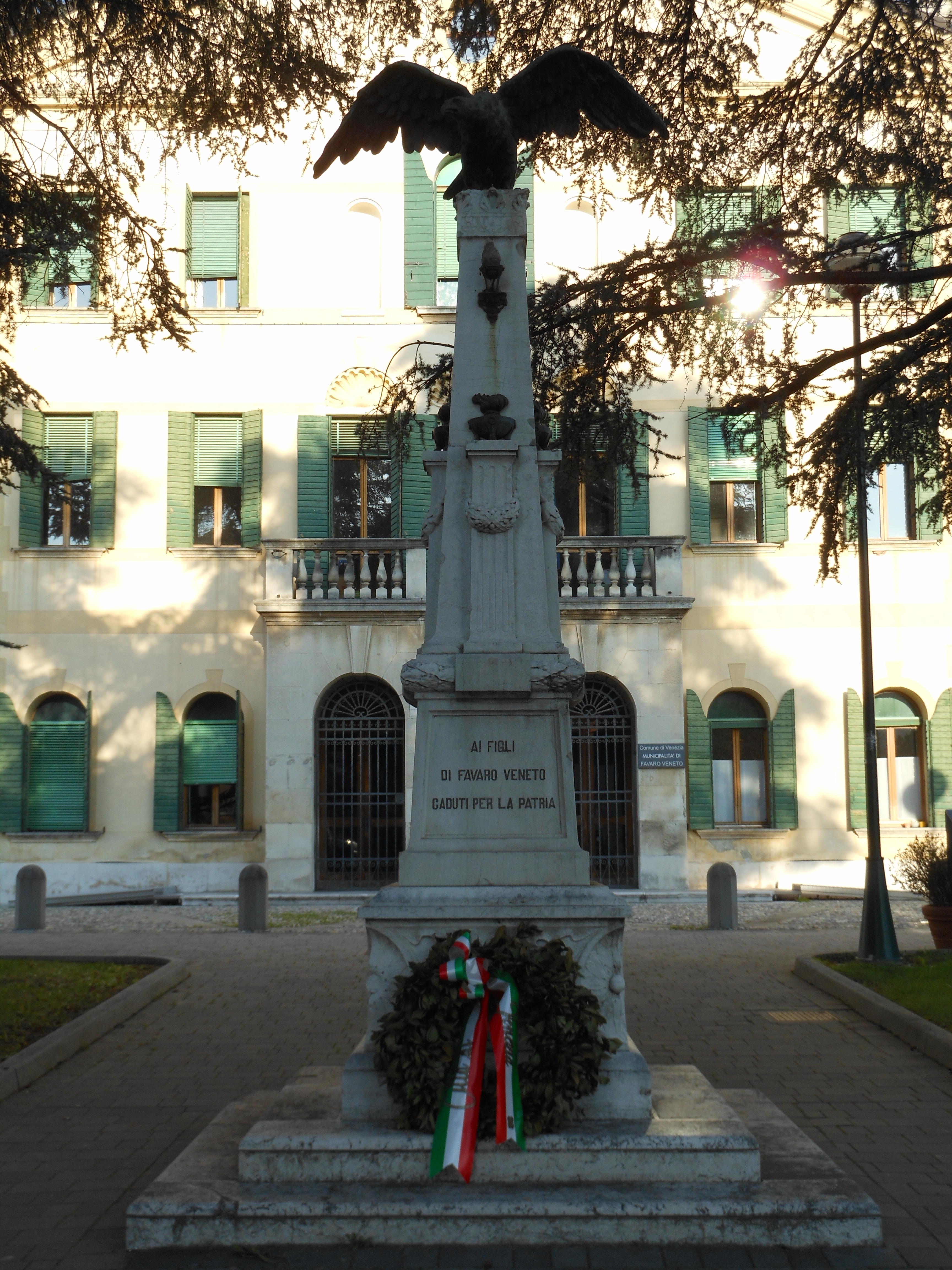 allegoria della Vittoria come aquila (monumento ai caduti - ad obelisco) - ambito veneto (prima metà XX)