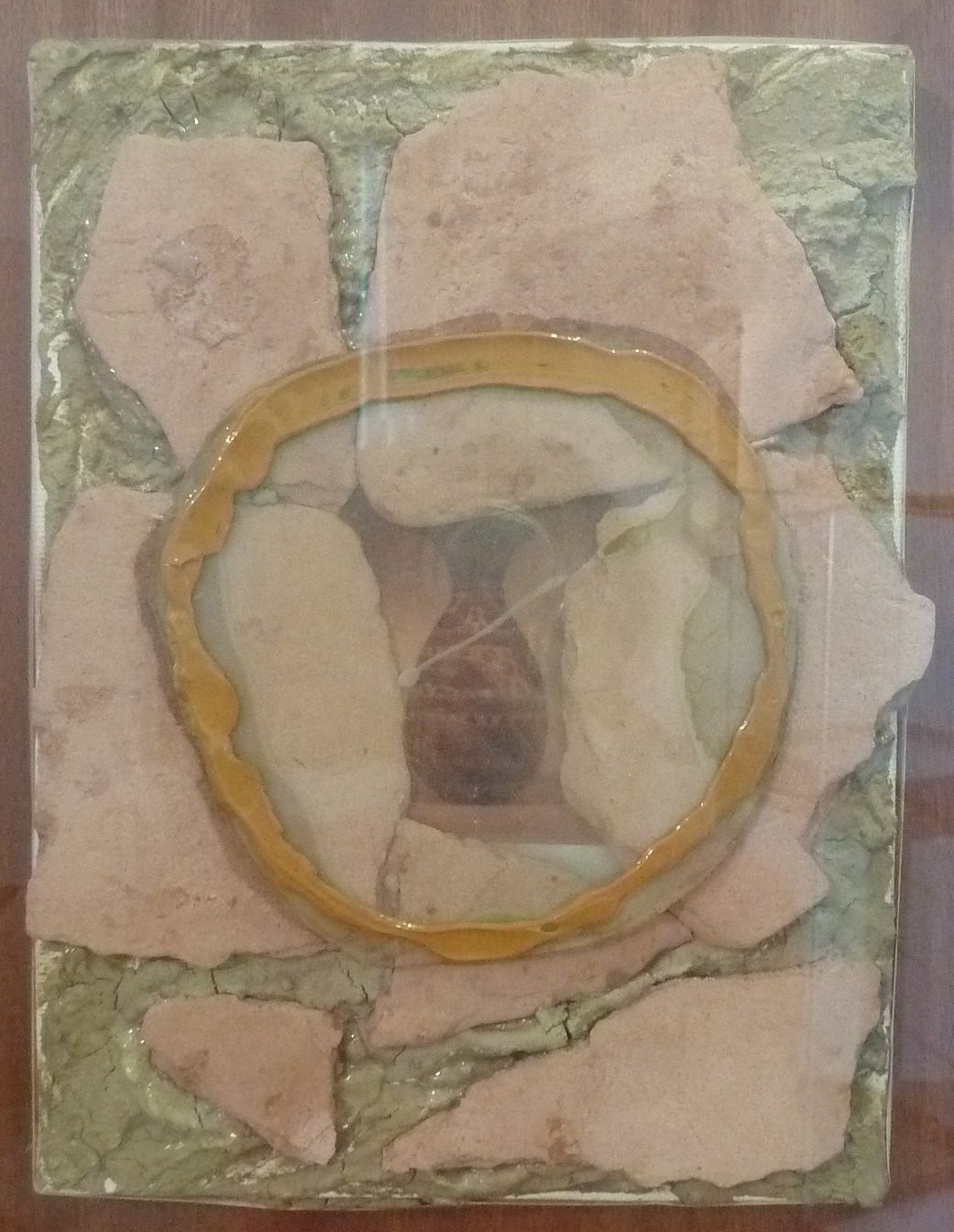 Anfora - i vetri dipinti, composizone astratta con figura di anfora al centro (collage, opera isolata) di Costa Claudio (seconda metà Sec. XX)