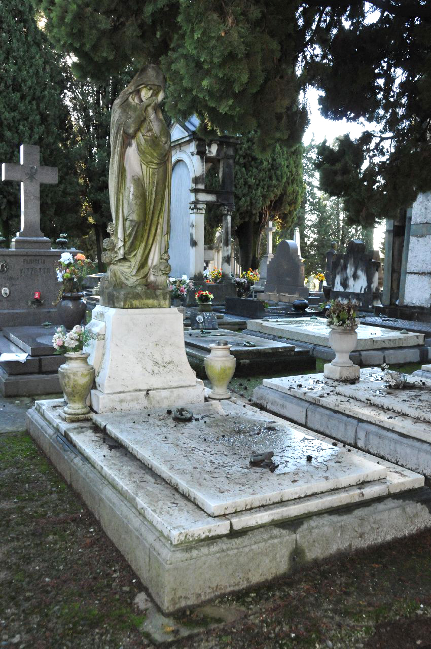 monumento funebre, opera isolata di Binelli V (bottega) (seconda metà sec. XIX)