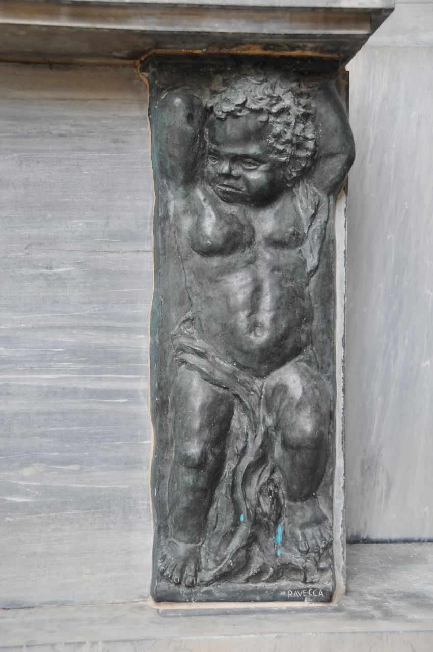 putto cariatide, putto cariatide (rilievo, pendant) di Ravecca, Pietro (scuola) (seconda metà sec. XX)