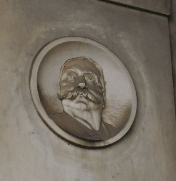 Ritratto di Gaetano Bertonati, Ritratto di Gaetano Bertonati (altorilievo) di Angiolo Del Santo (scuola) (primo quarto sec. XX)