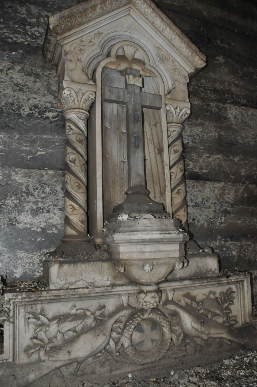 Altare a muro della Cappella Caprile, Altare a muro della Cappella Caprile (altare) - ambito ligure-toscano (inizio sec. XX)