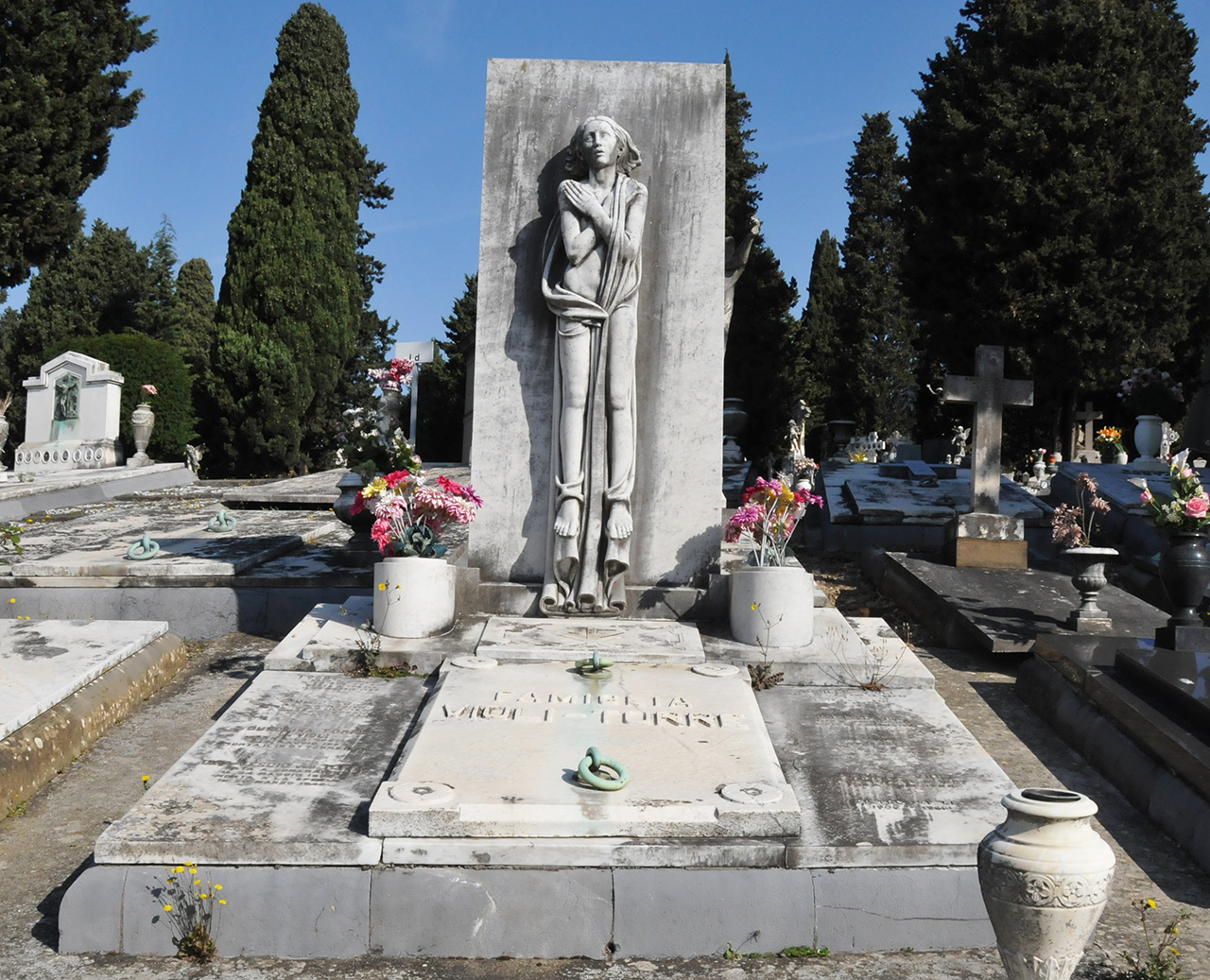 Monumento funebre famiglia Violi Torre, Monumento funebre famiglia Violi Torre (monumento funebre - monumento funebre, opera isolata) di Angiolo Del Santo (scuola) (secondo quarto sec. XX)