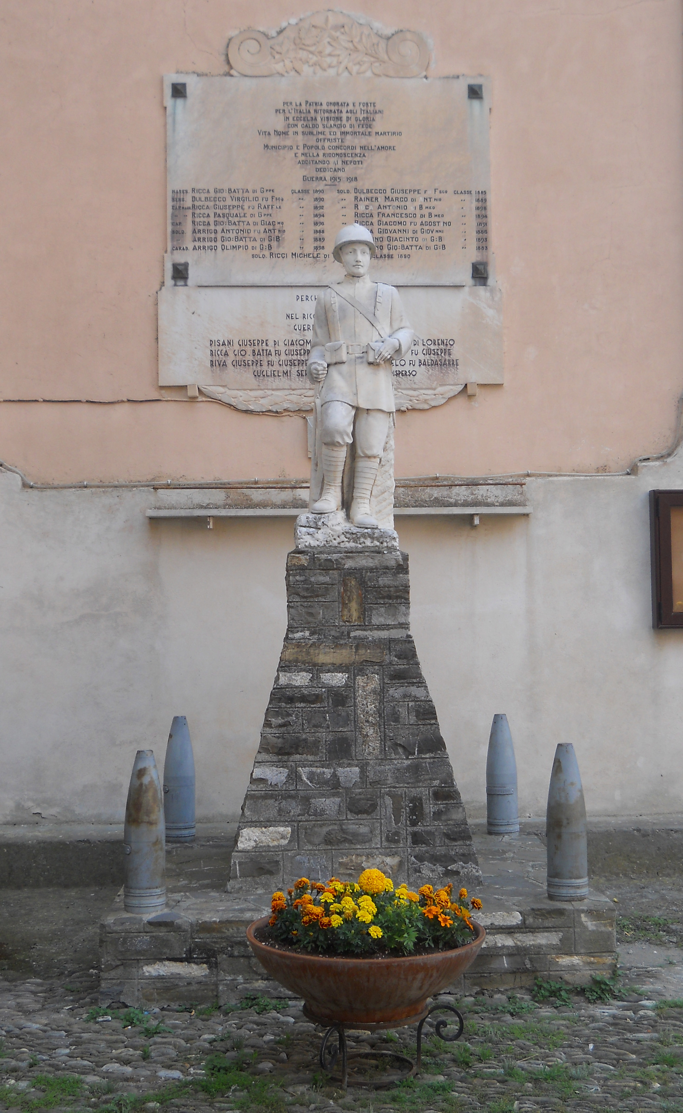figura di soldato e lapide (monumento ai caduti - a cippo) - ambito ligure (prima metà XX)