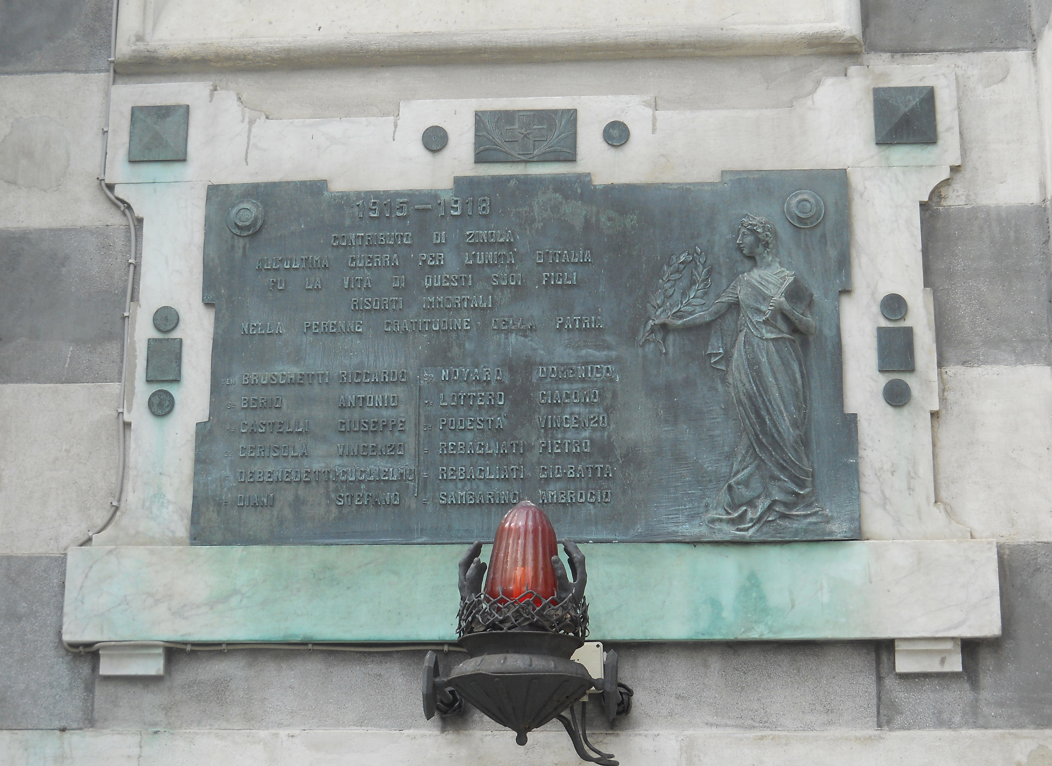 allegoria della Patria (lapide commemorativa ai caduti) di Minaglia Oreste Silvio (prima metà XX)