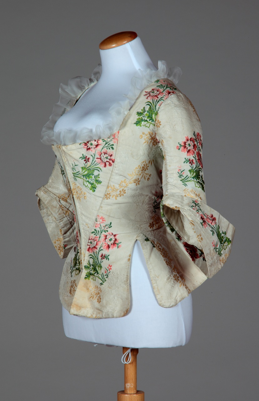 abito femminile - manifattura italiana (terzo quarto sec. XVIII)