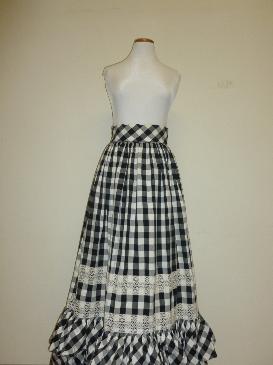 gonna di Garavani Valentino Clemente Ludovico (attribuito) - manifattura italiana (ultimo quarto sec. XX)