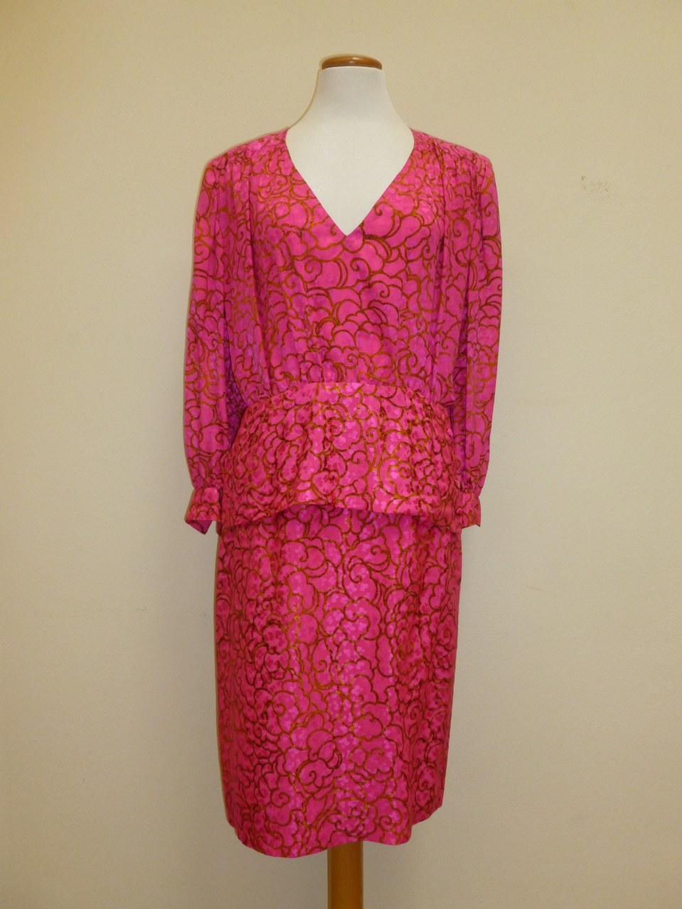 abito femminile, insieme di Saint Laurent Yves Henri Donat Mathieu - manifattura francese (ultimo quarto sec. XX)