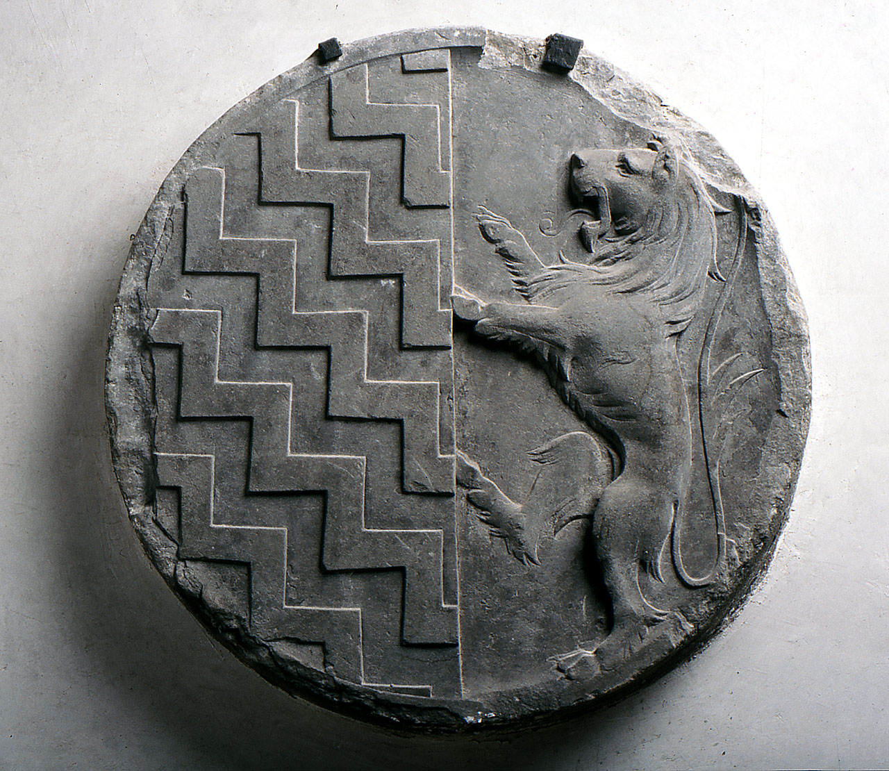 stemma gentilizio della famiglia Rucellai (rilievo) - bottega fiorentina (sec. XV)